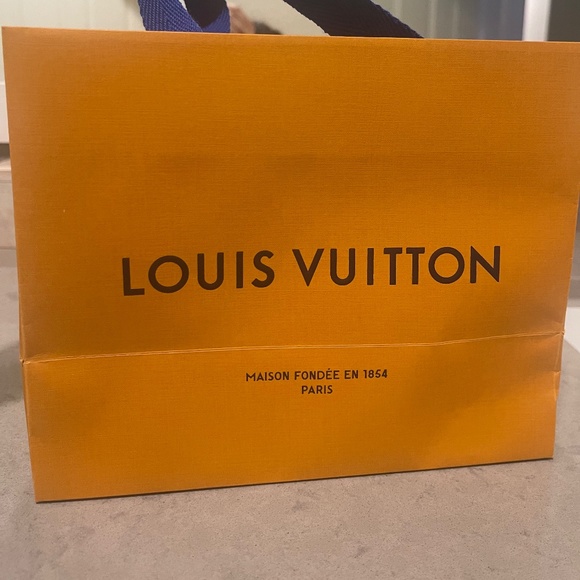 Louis Vuitton Sun glasses - Picture 1 of 5